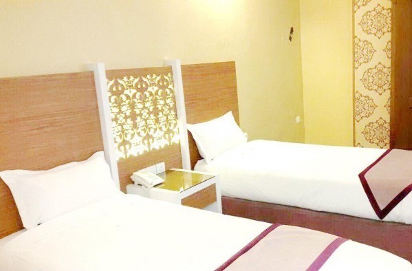 اتاق دو تخته برای یک نفر نقره‌ای